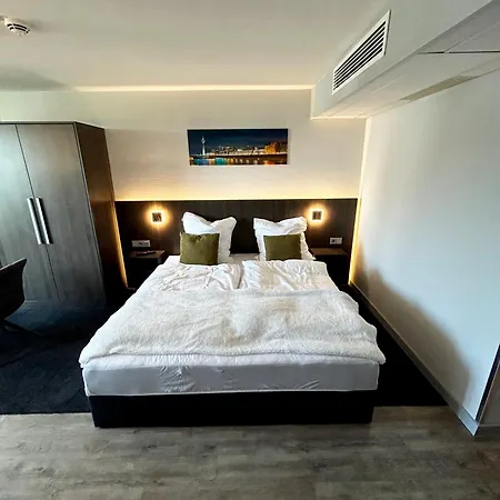 In Am Medienhafen Mit Kueche Düsseldorf